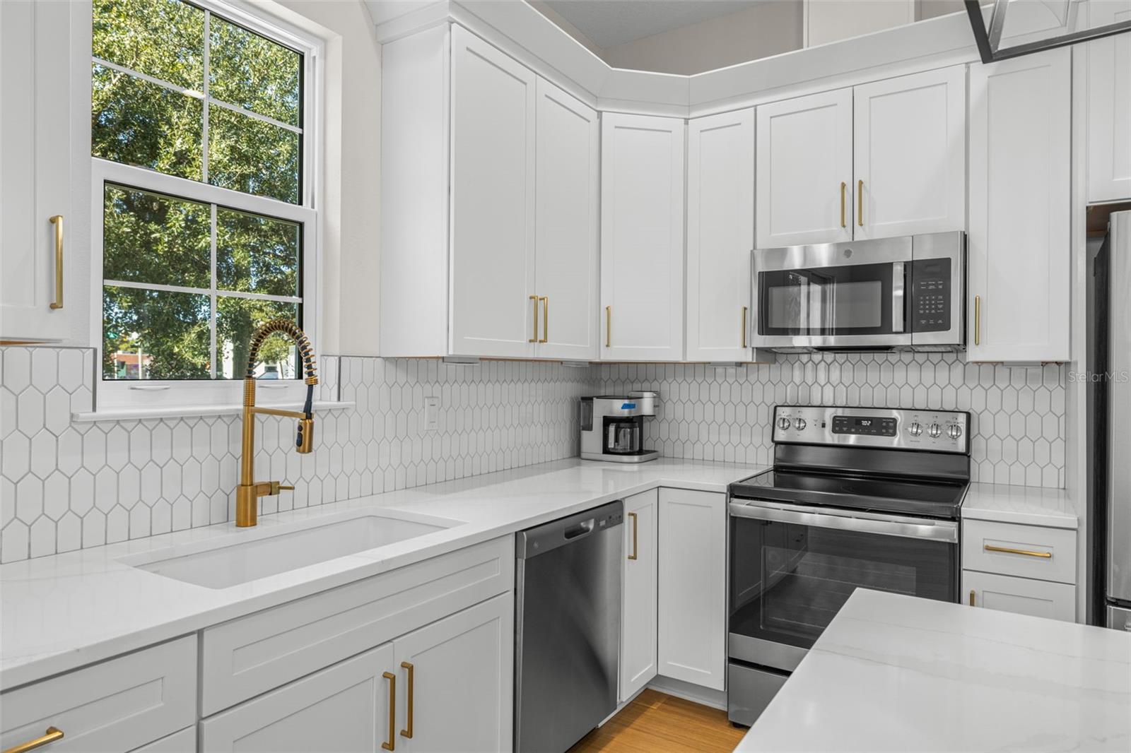 Image 12 of 36 For 3722 Mango Avenue 10