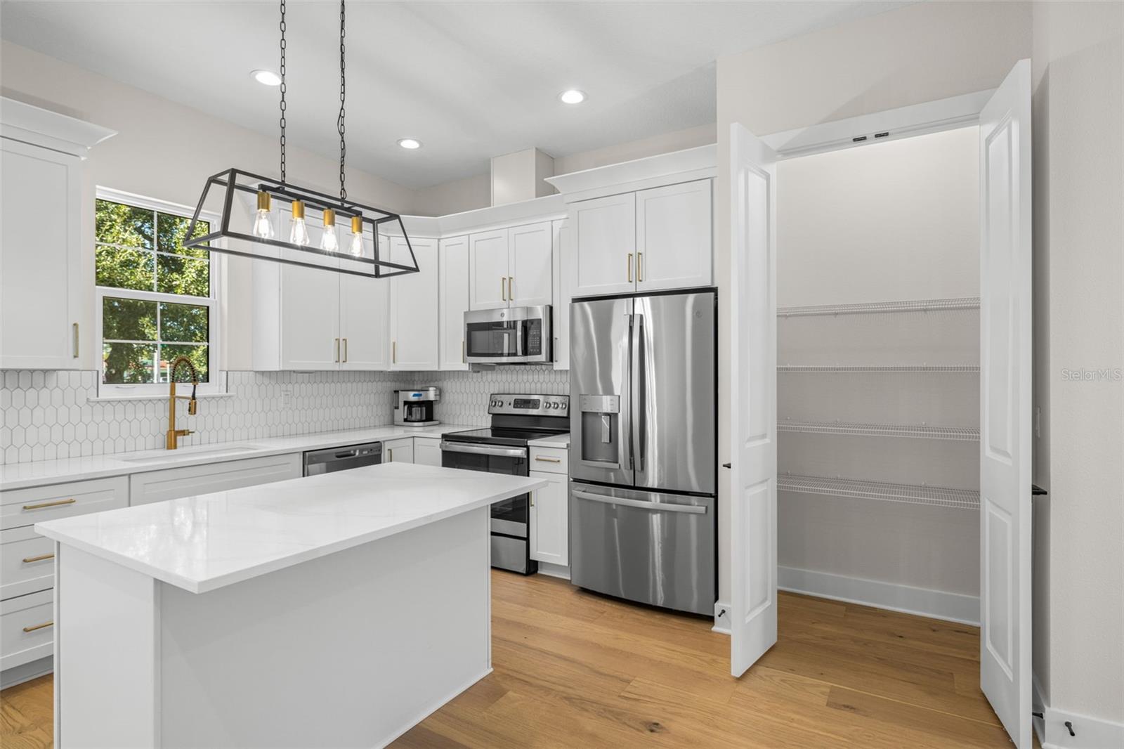 Image 13 of 36 For 3722 Mango Avenue 10