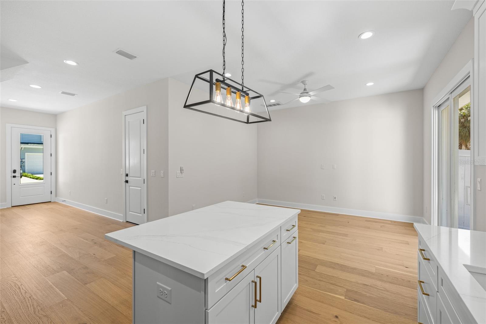 Image 14 of 36 For 3722 Mango Avenue 10