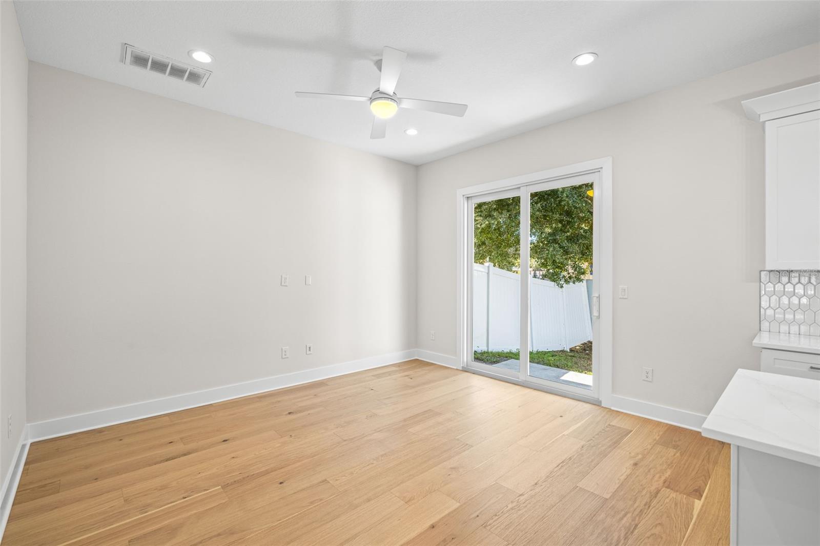 Image 15 of 36 For 3722 Mango Avenue 10