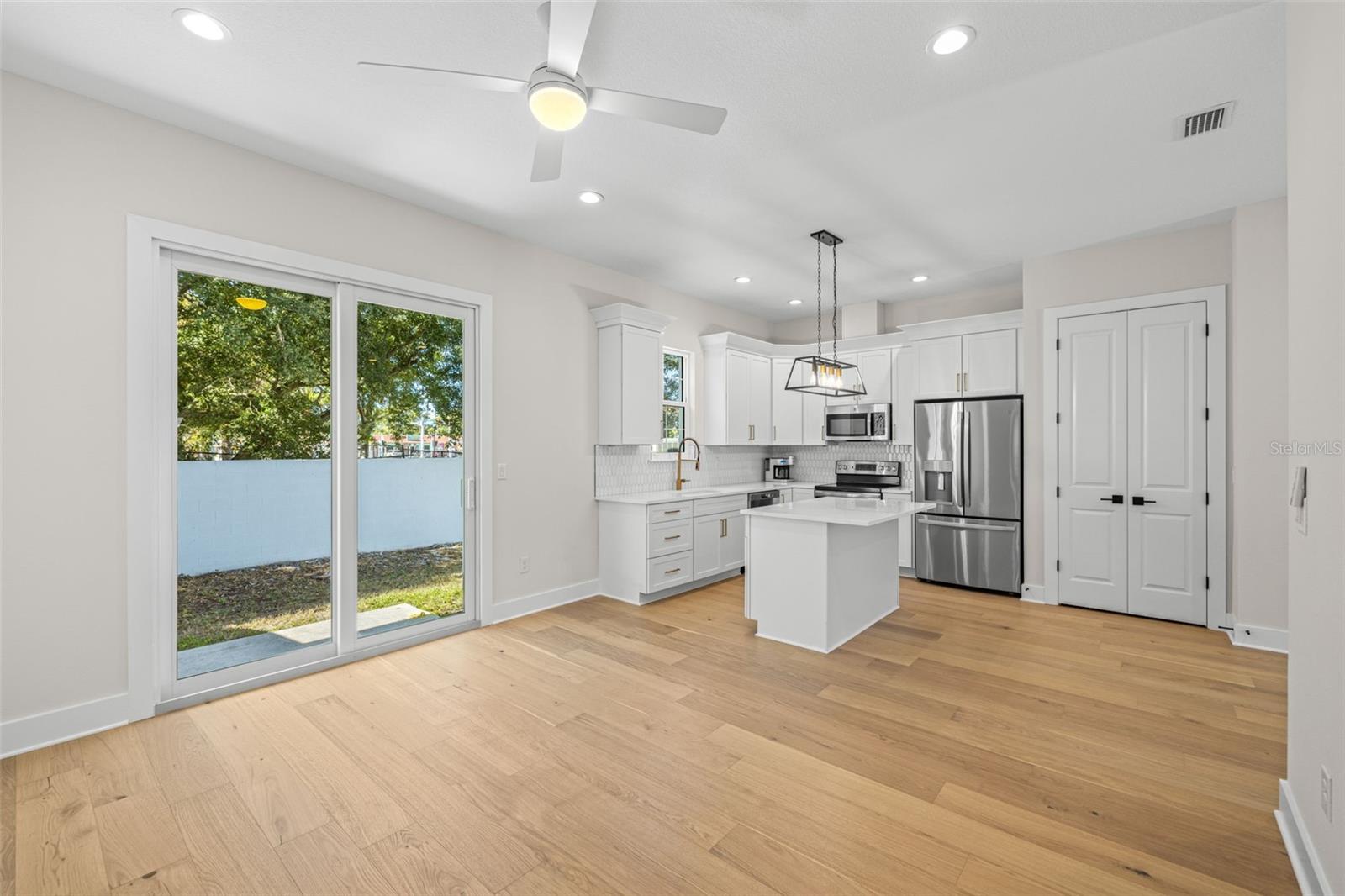 Image 16 of 36 For 3722 Mango Avenue 10