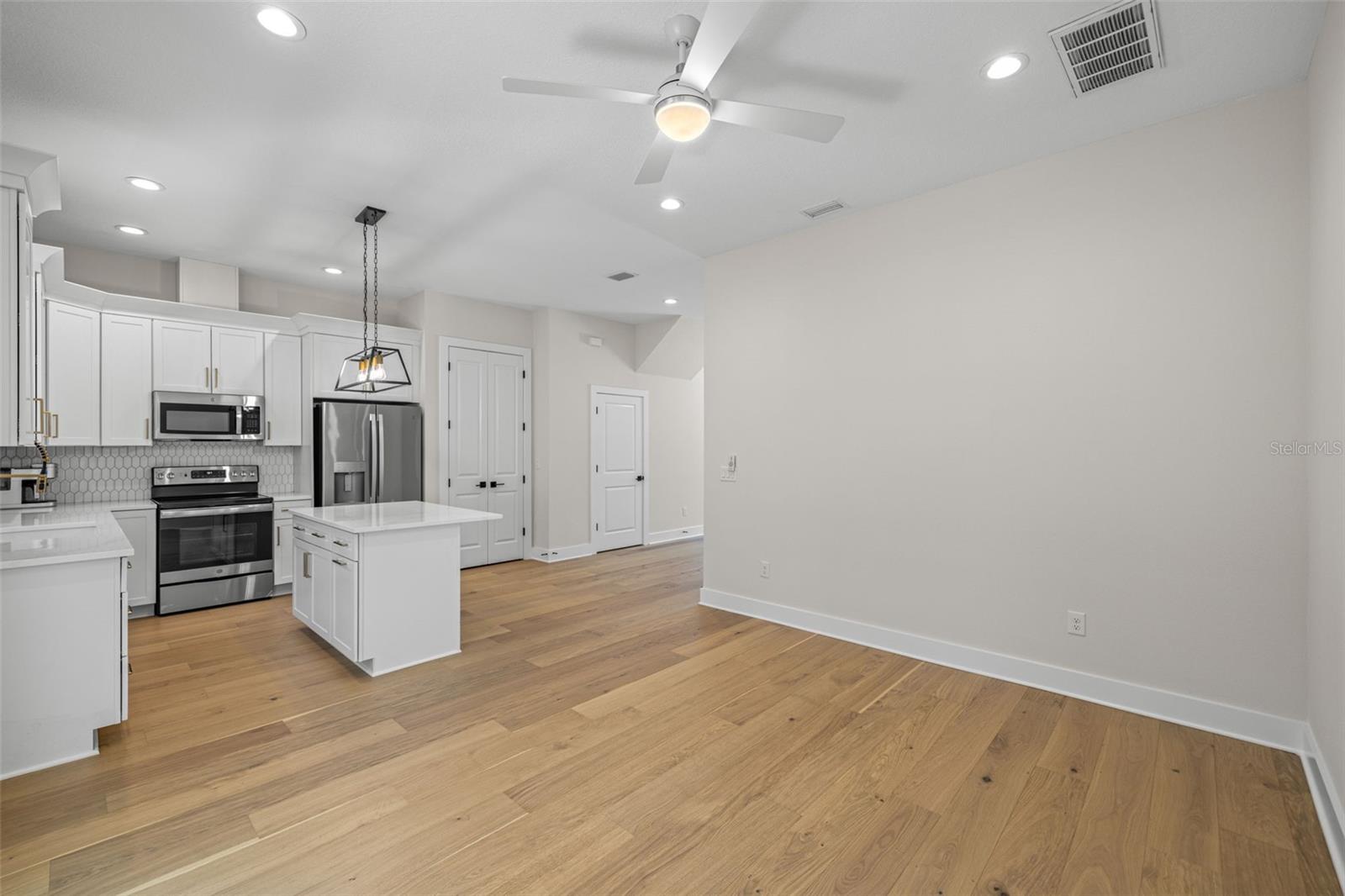 Image 17 of 36 For 3722 Mango Avenue 10