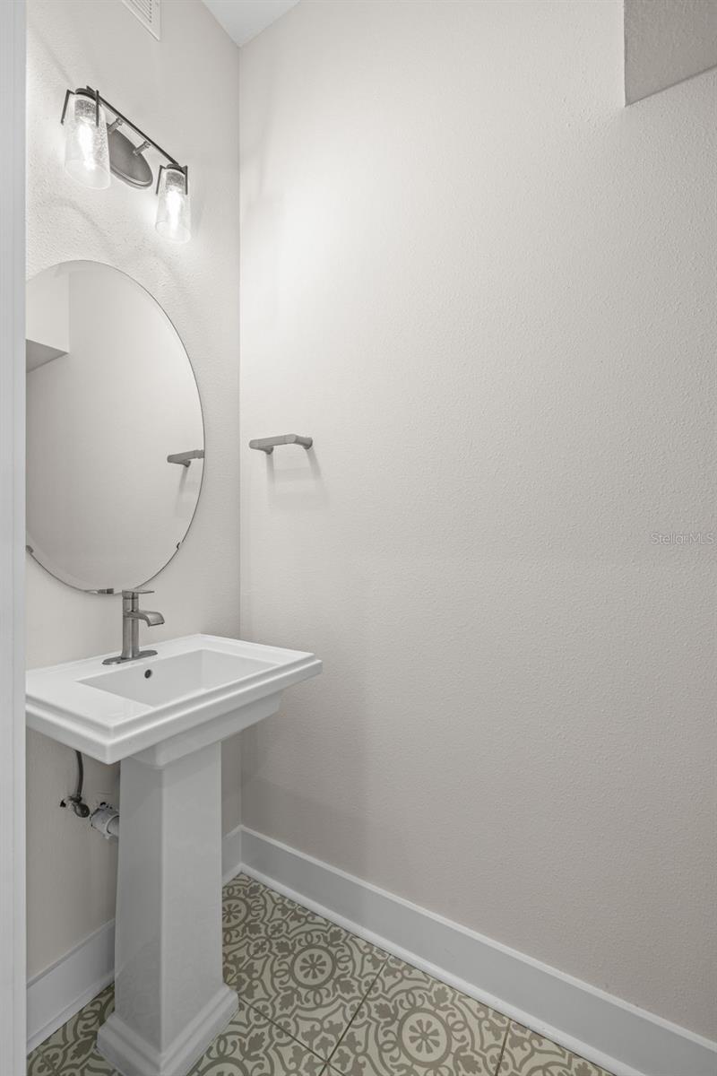 Image 18 of 36 For 3722 Mango Avenue 10