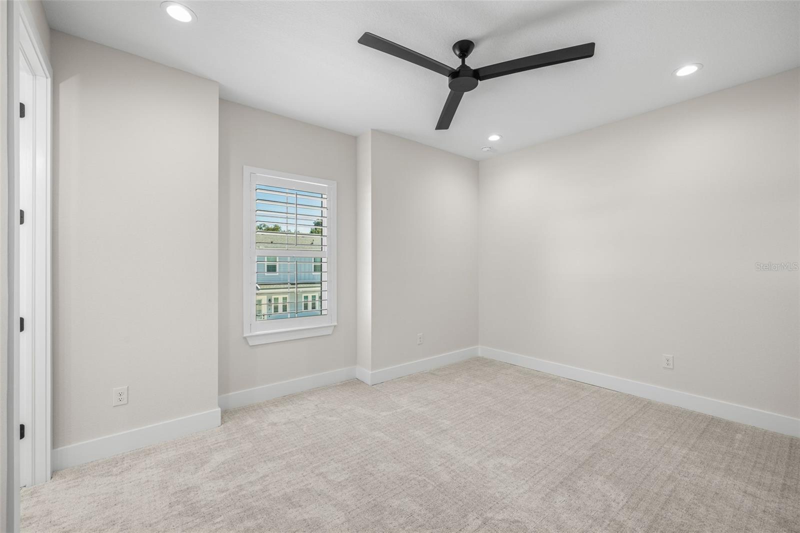 Image 20 of 36 For 3722 Mango Avenue 10