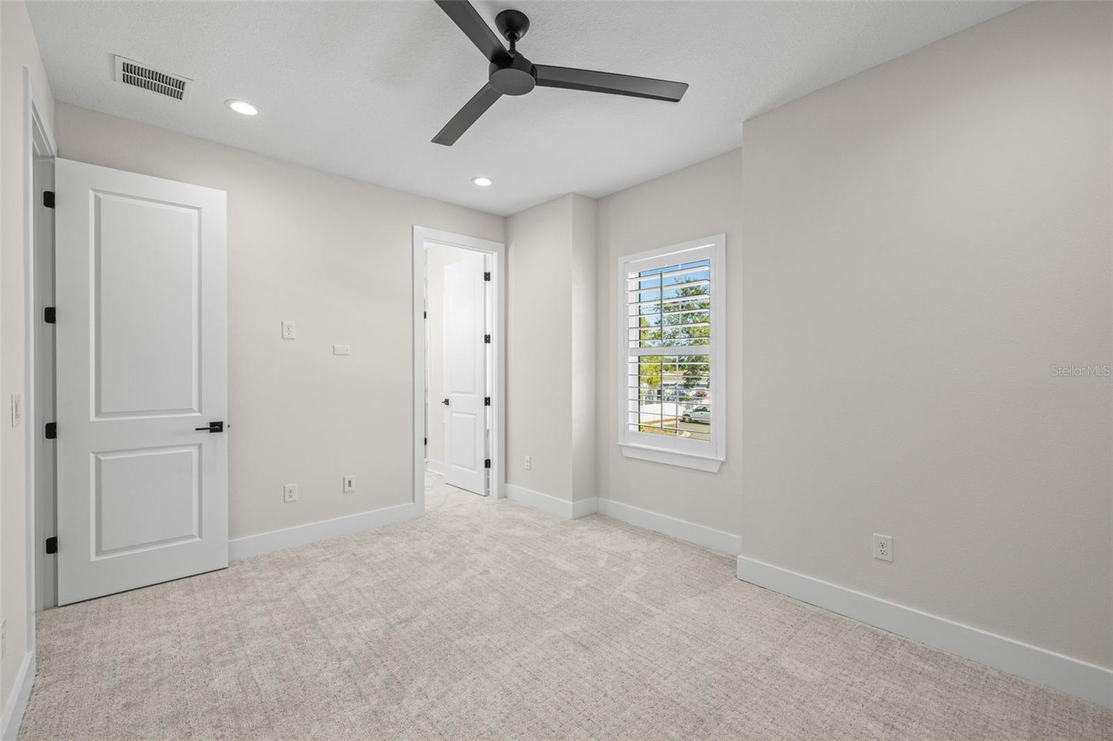 Image 22 of 36 For 3722 Mango Avenue 10