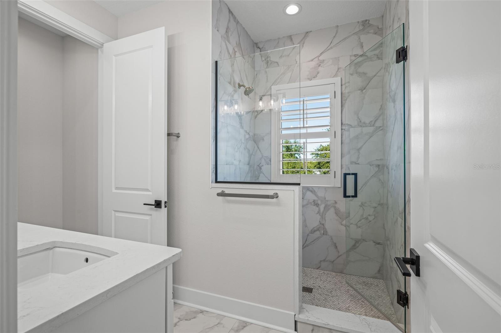 Image 23 of 36 For 3722 Mango Avenue 10