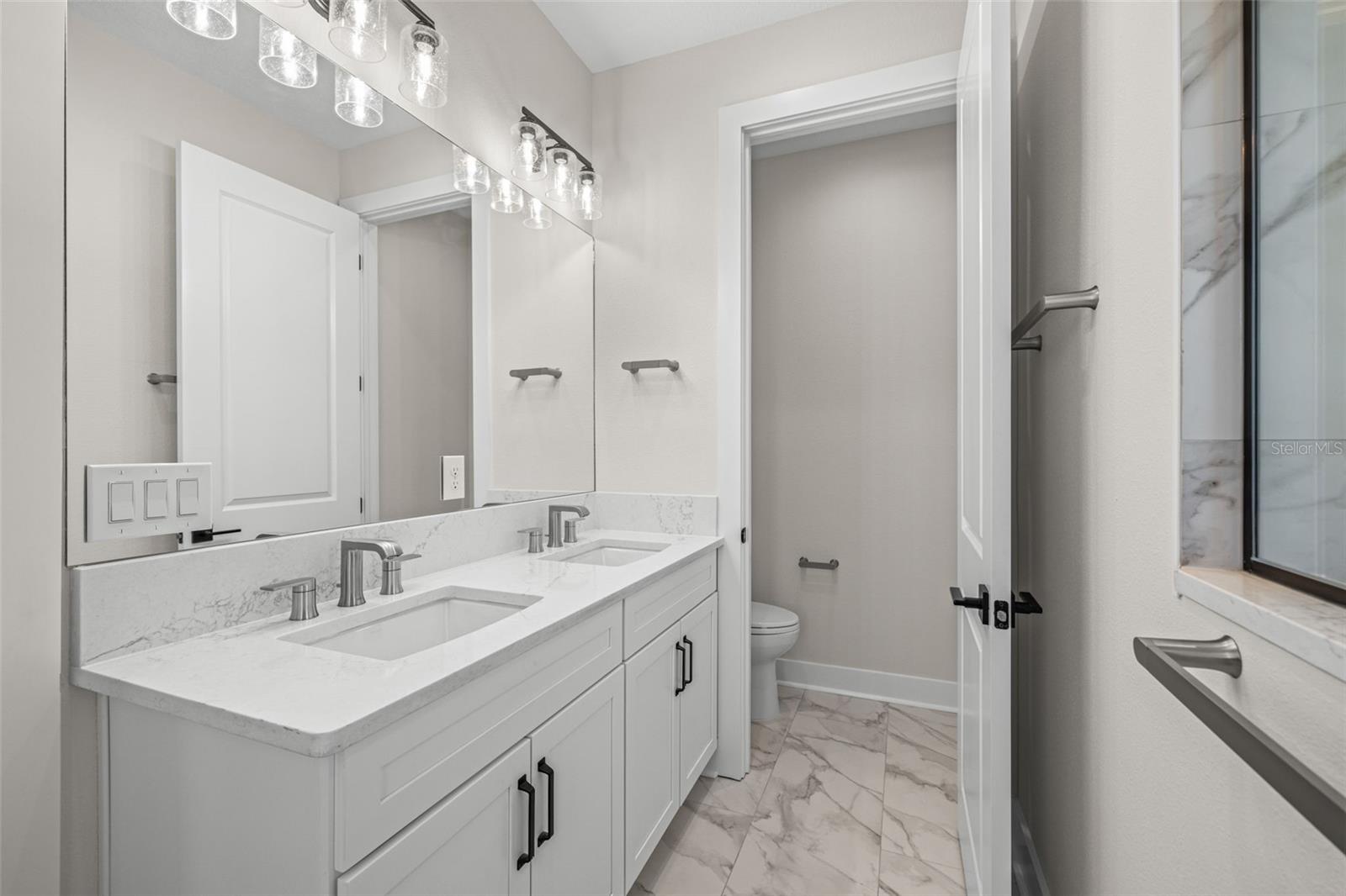 Image 24 of 36 For 3722 Mango Avenue 10