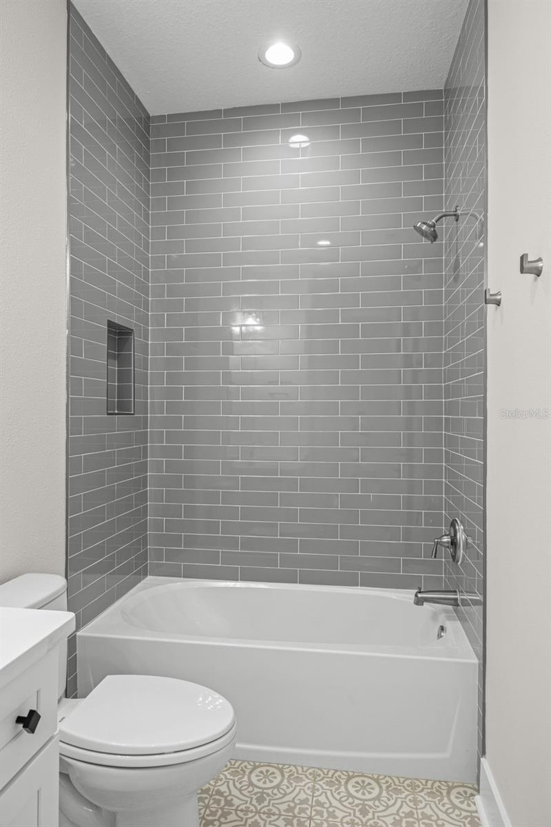 Image 30 of 36 For 3722 Mango Avenue 10