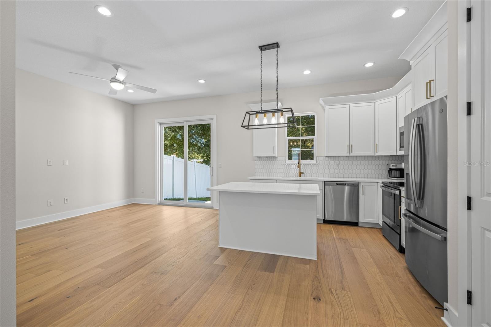 Image 8 of 36 For 3722 Mango Avenue 10