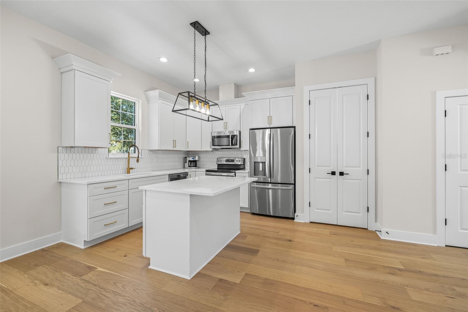 Image 9 of 36 For 3722 Mango Avenue 10