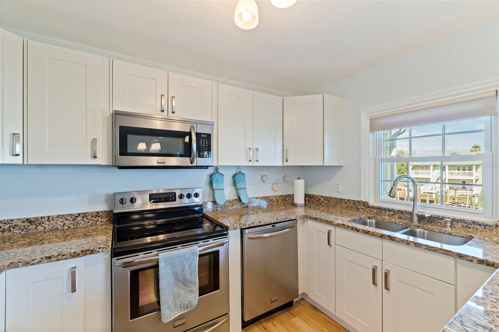 Image 12 of 72 For 5152 Salmon Drive Se D