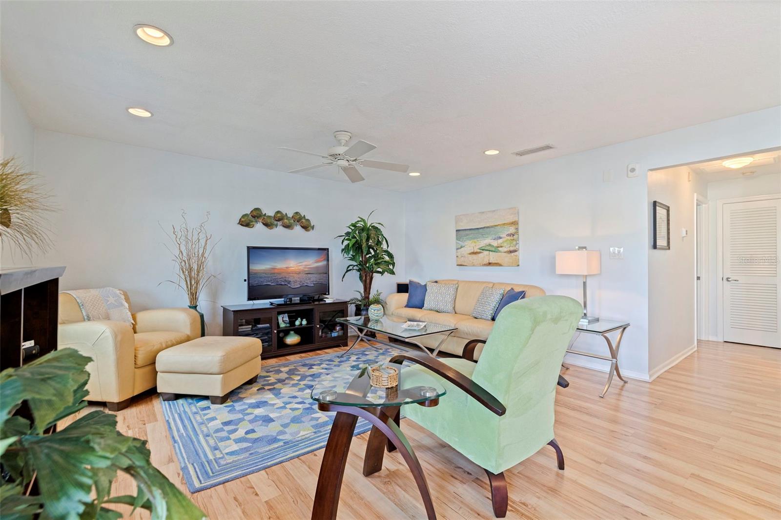 Image 15 of 72 For 5152 Salmon Drive Se D