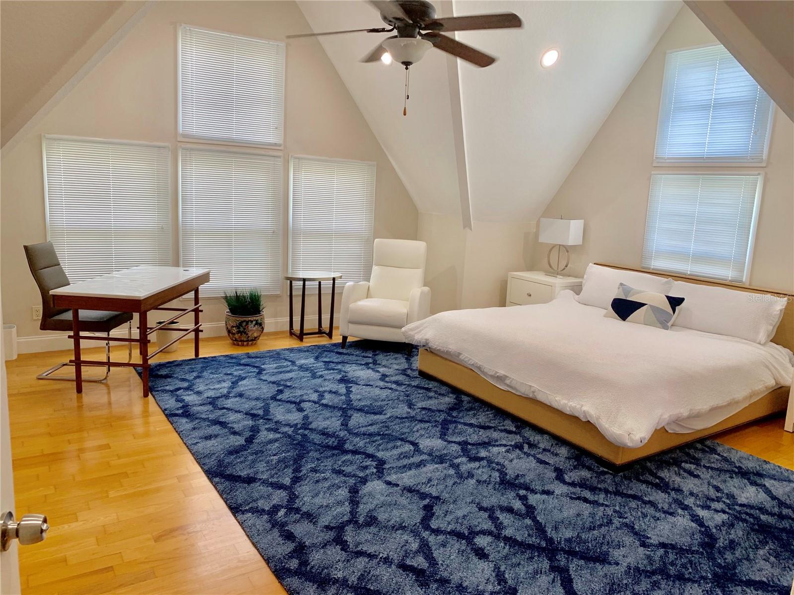 Image 12 of 16 For 832 Bay Street Ne 1