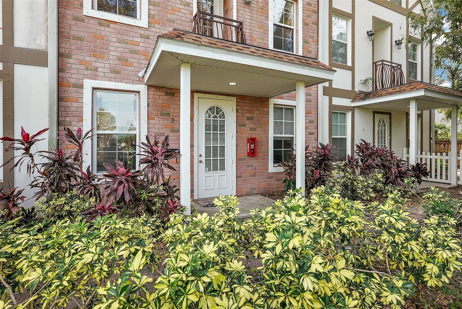 Image 2 of 16 For 832 Bay Street Ne 1