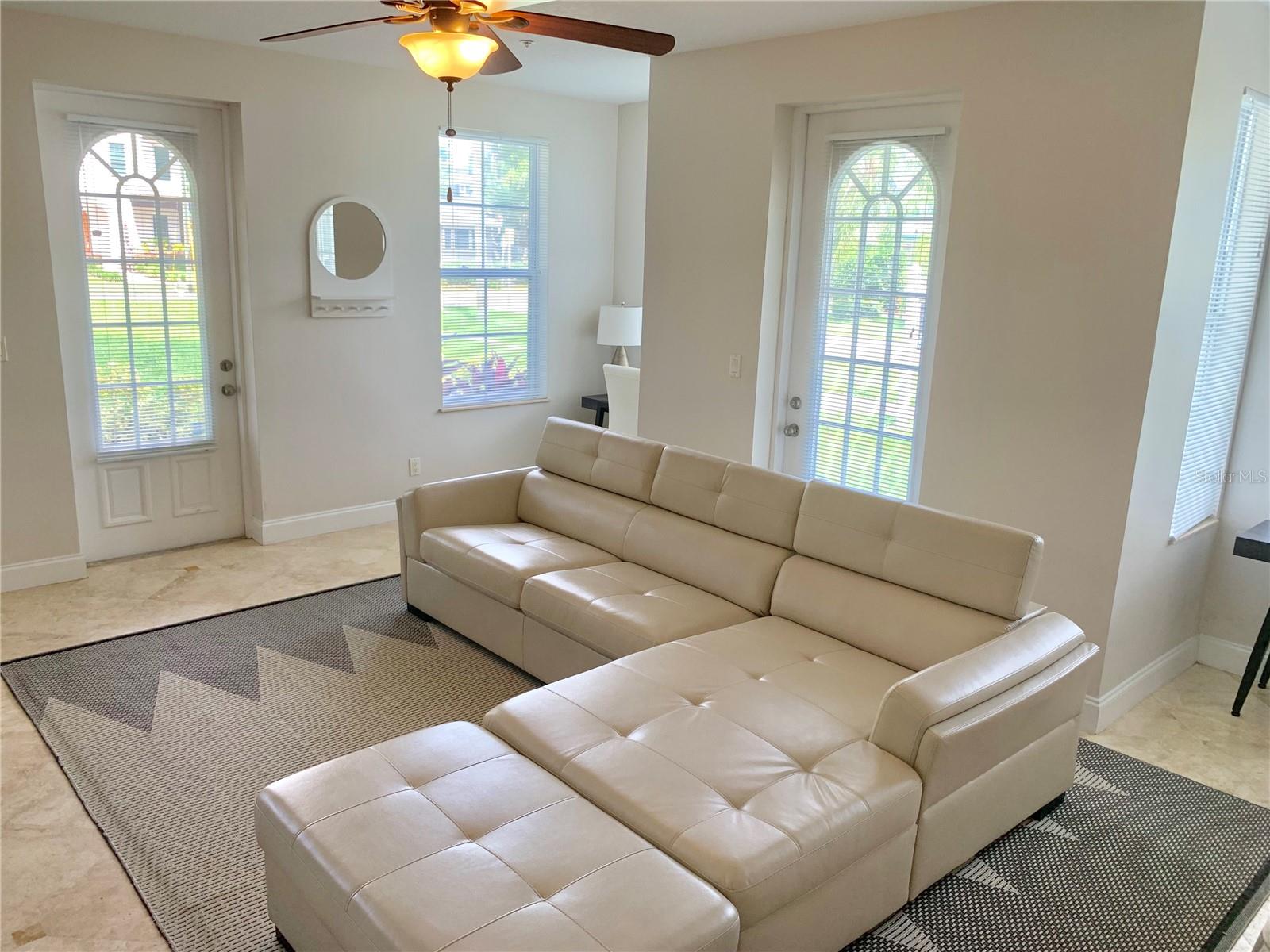 Image 4 of 16 For 832 Bay Street Ne 1