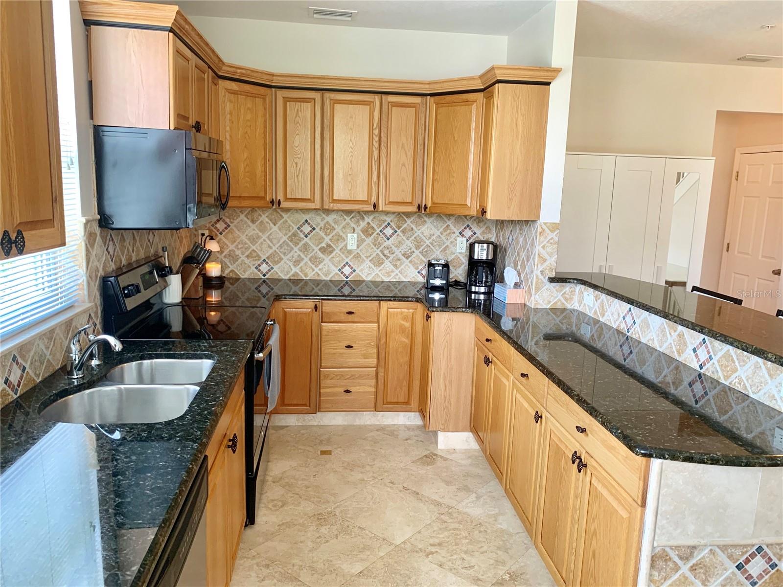 Image 7 of 16 For 832 Bay Street Ne 1