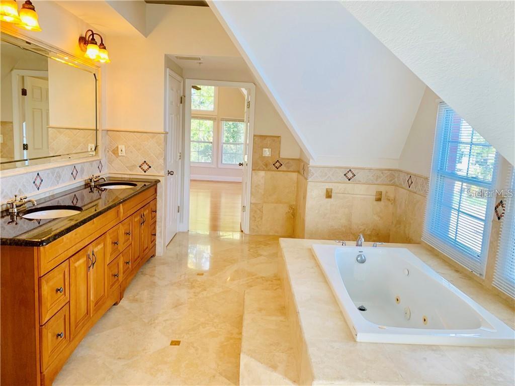 Image 9 of 16 For 832 Bay Street Ne 1