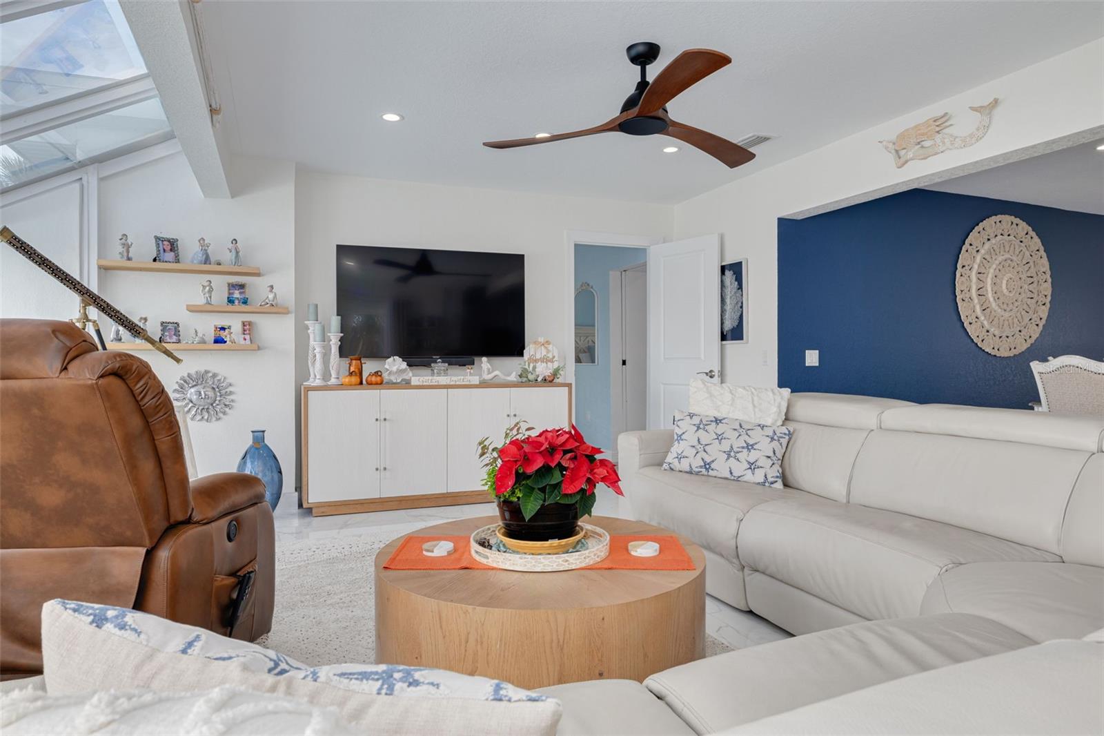 Image 17 of 69 For 5105 Pelican Drive