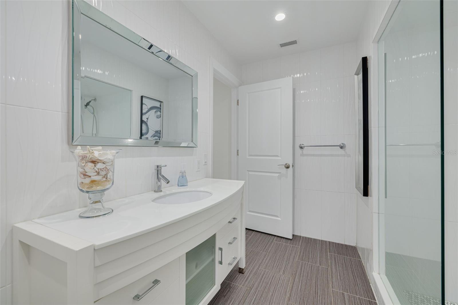 Image 28 of 69 For 5105 Pelican Drive