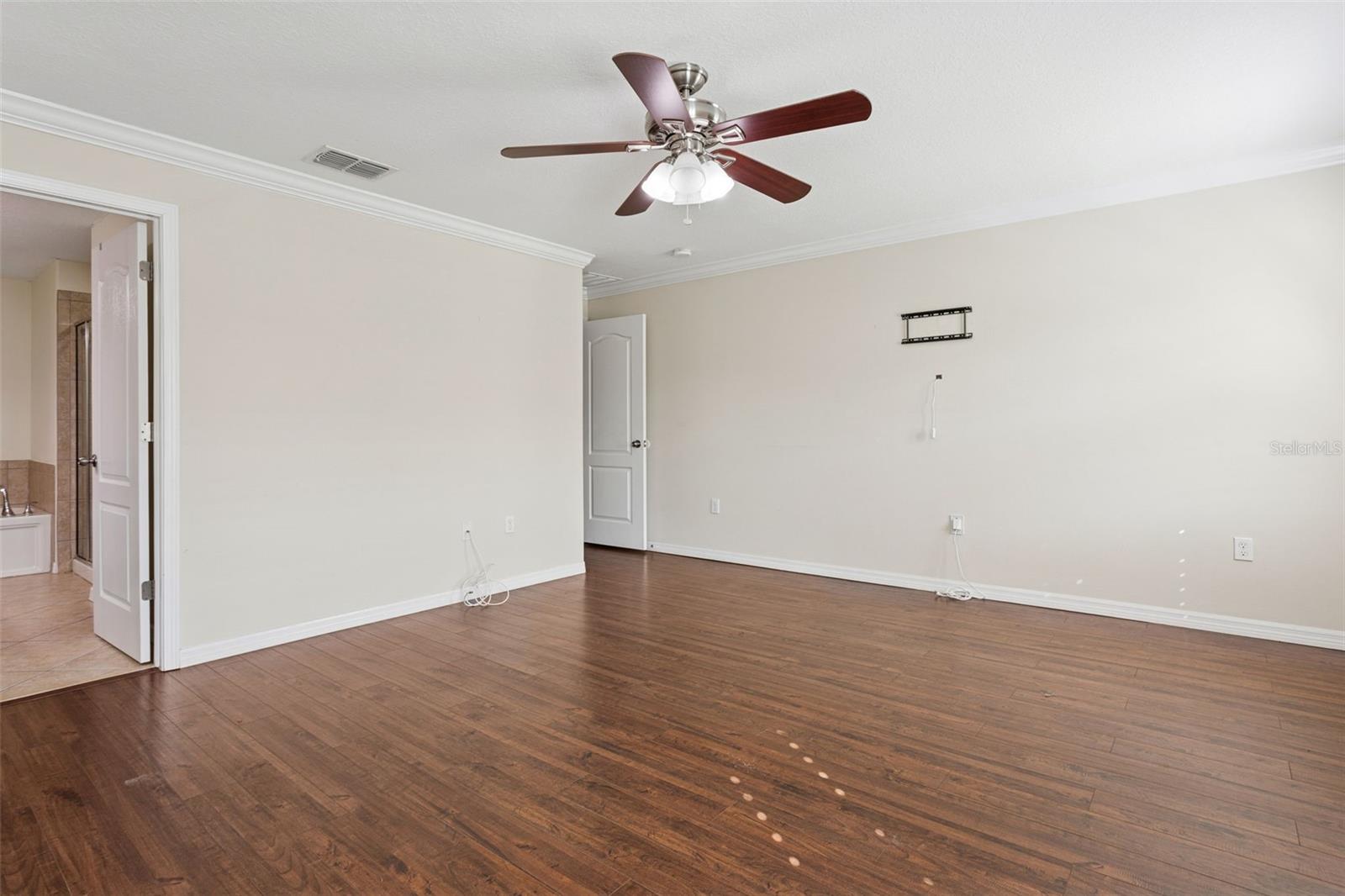 Image 17 of 25 For 9568 Trumpet Vine Loop