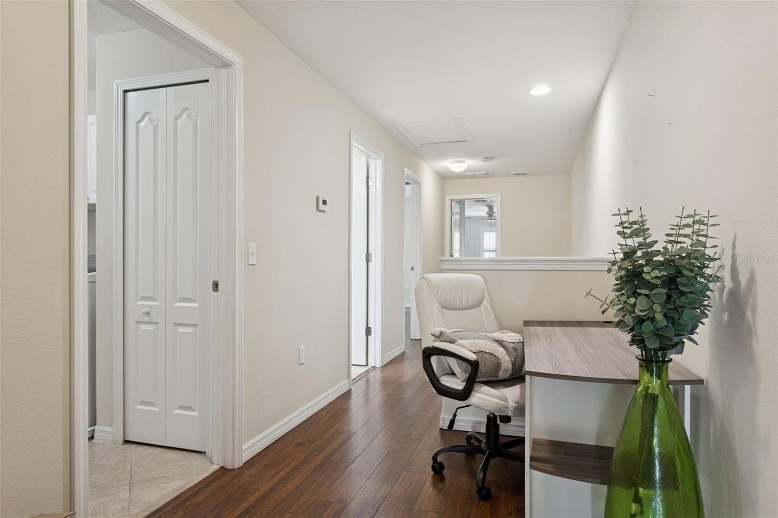 Image 21 of 25 For 9568 Trumpet Vine Loop