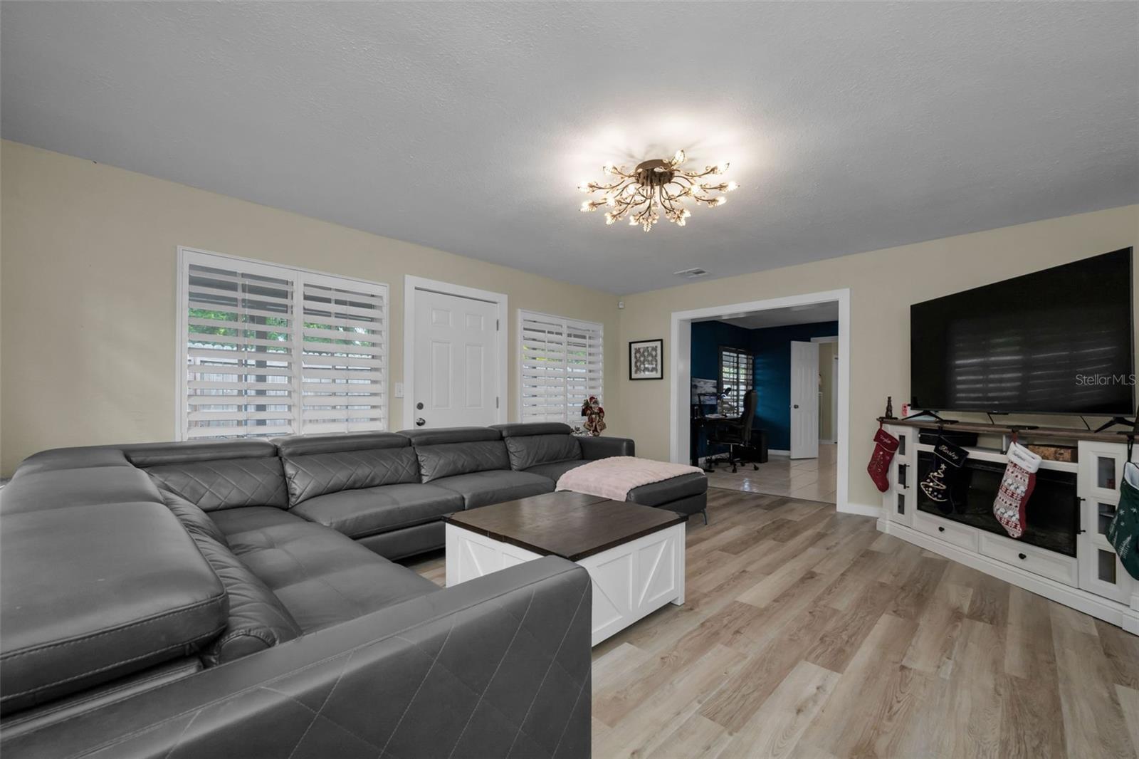 Image 12 of 31 For 5 Hayes Road