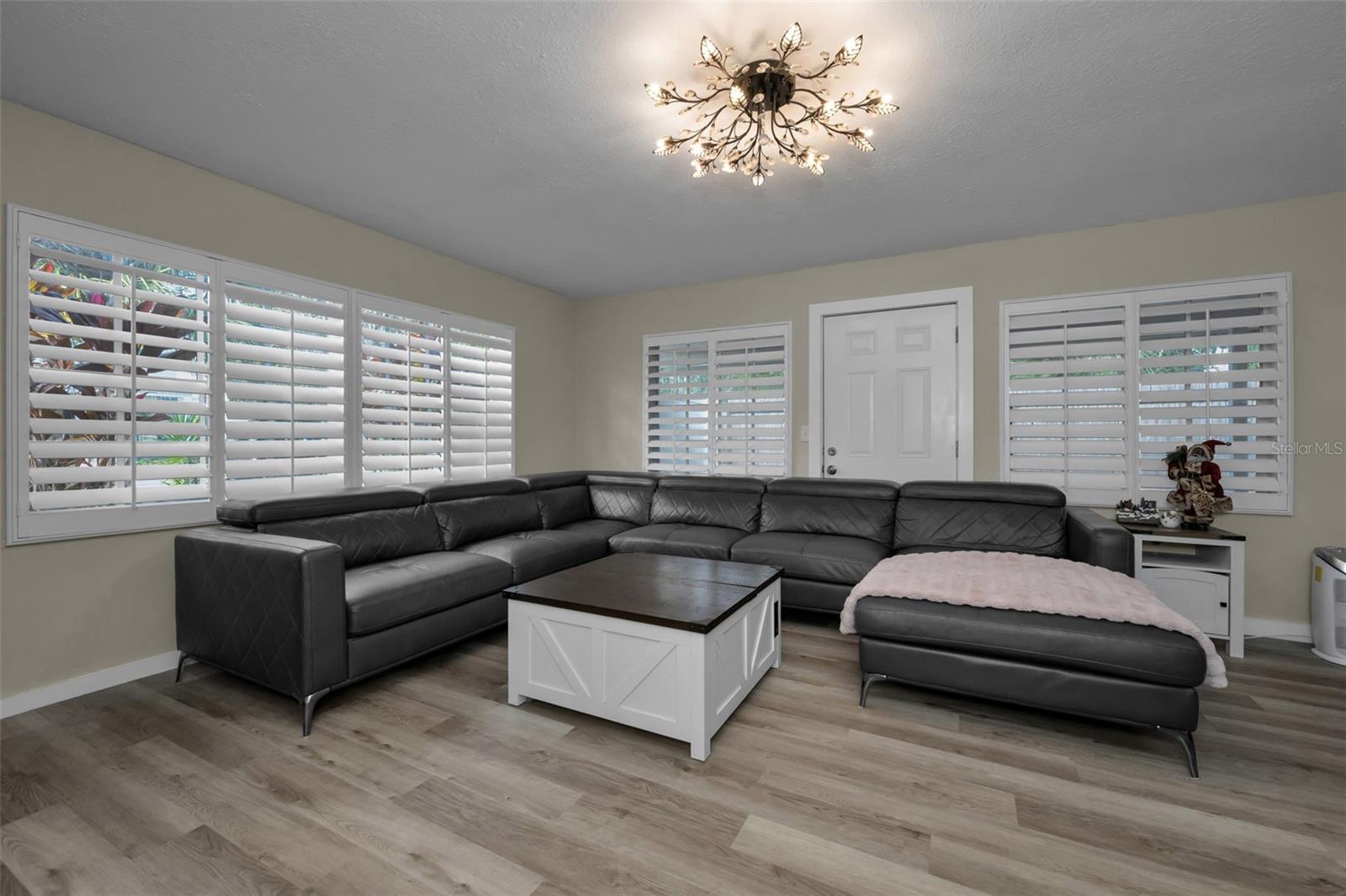 Image 13 of 31 For 5 Hayes Road