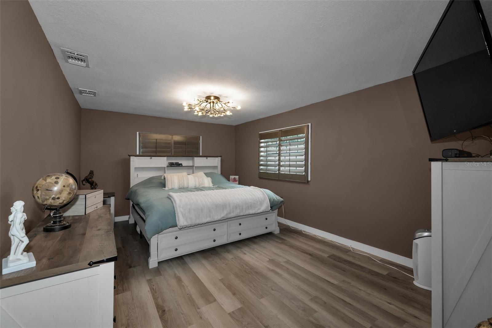 Image 14 of 31 For 5 Hayes Road