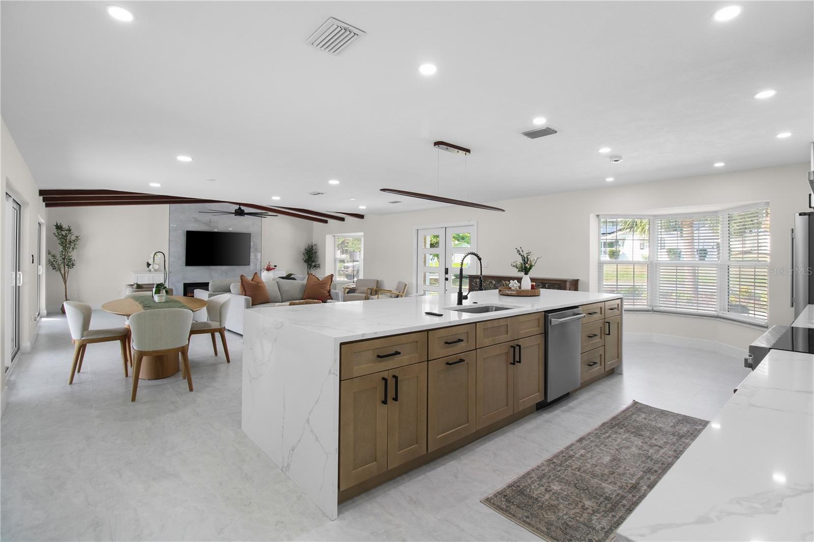 Image 10 of 42 For 1575 Brookside Boulevard