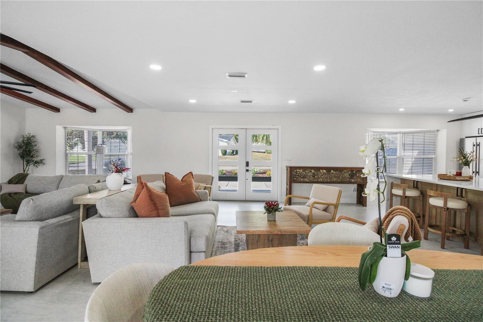 Image 13 of 42 For 1575 Brookside Boulevard