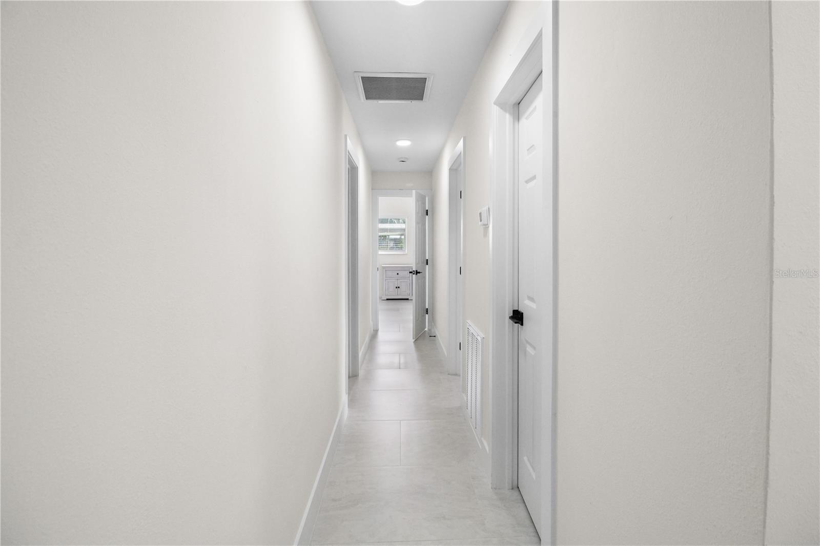 Image 17 of 42 For 1575 Brookside Boulevard