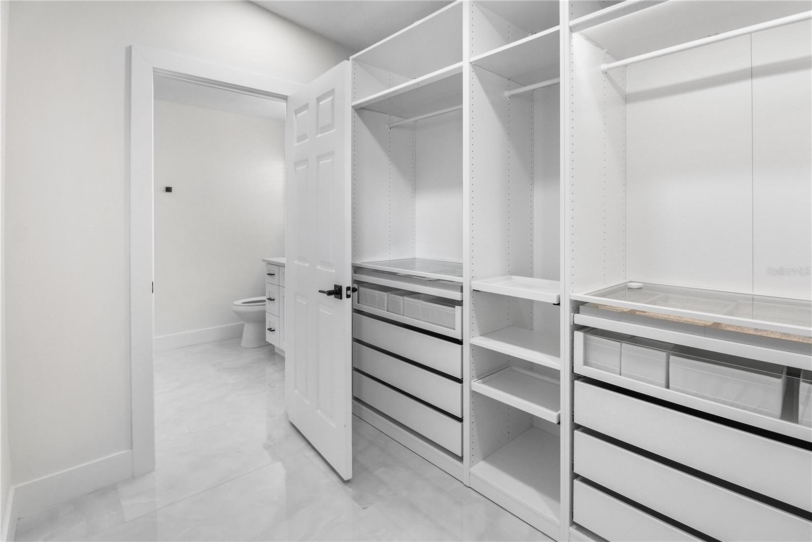 Image 27 of 42 For 1575 Brookside Boulevard