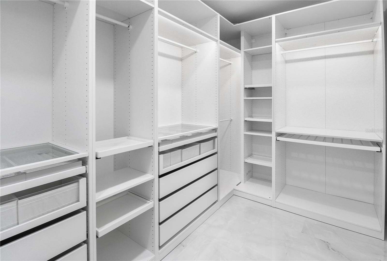 Image 28 of 42 For 1575 Brookside Boulevard