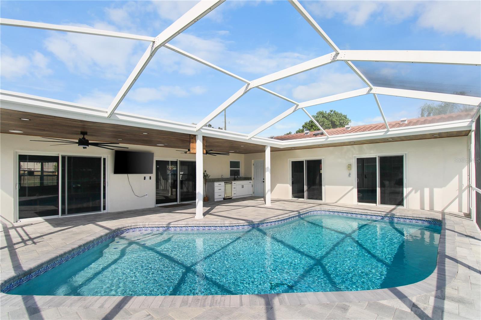 Image 35 of 42 For 1575 Brookside Boulevard