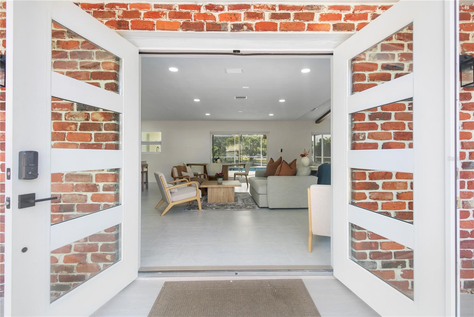 Image 5 of 42 For 1575 Brookside Boulevard