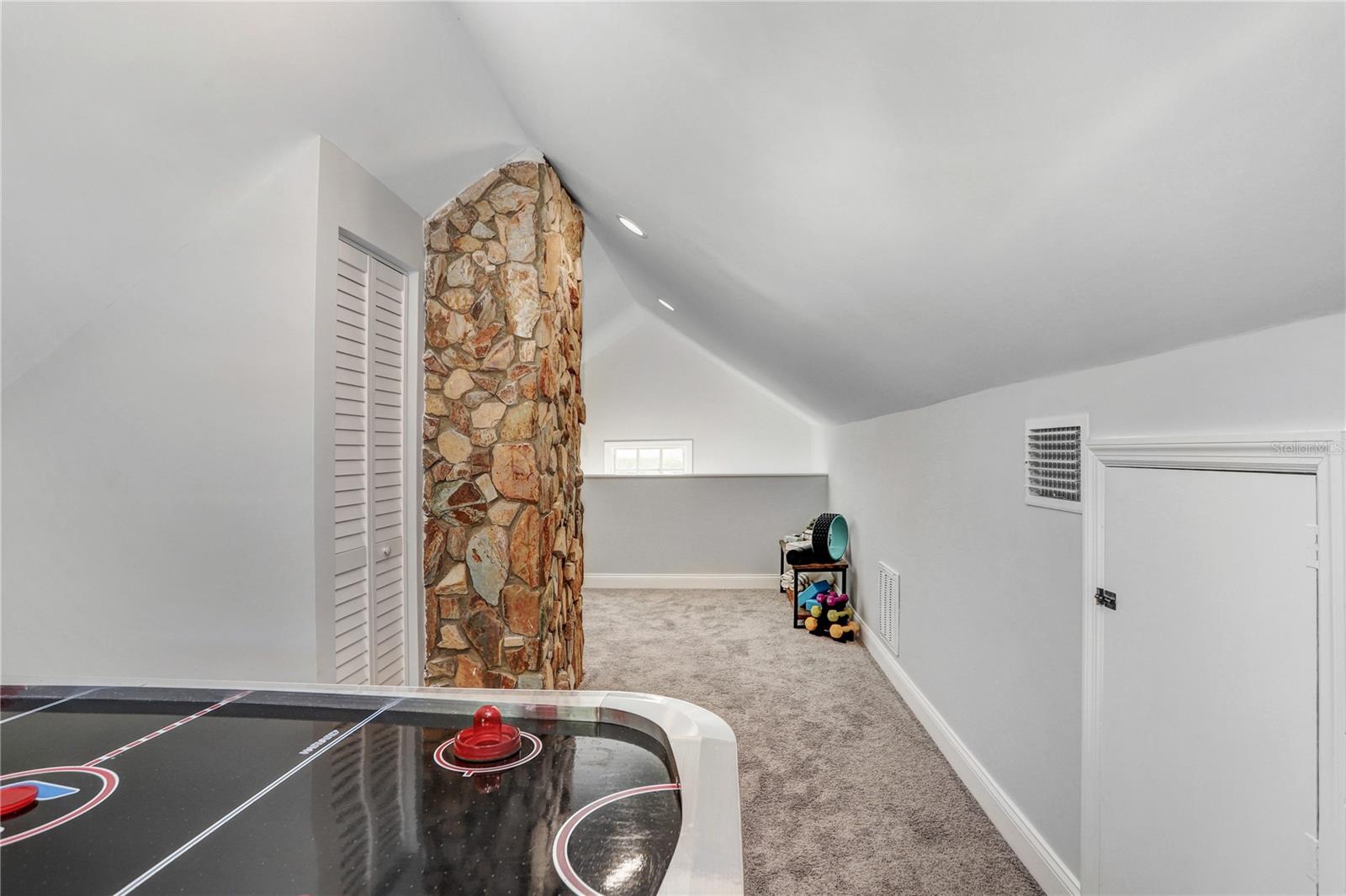 Image 34 of 38 For 1960 Mckinley Street