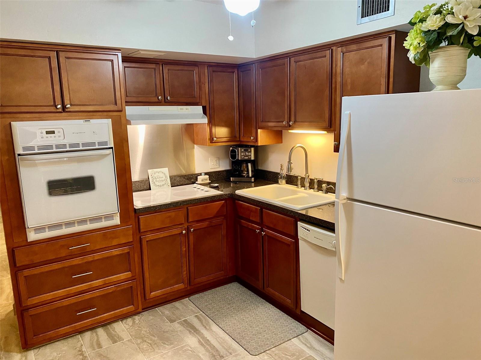 Listing photo id 6 for 2360 Irish Lane 64