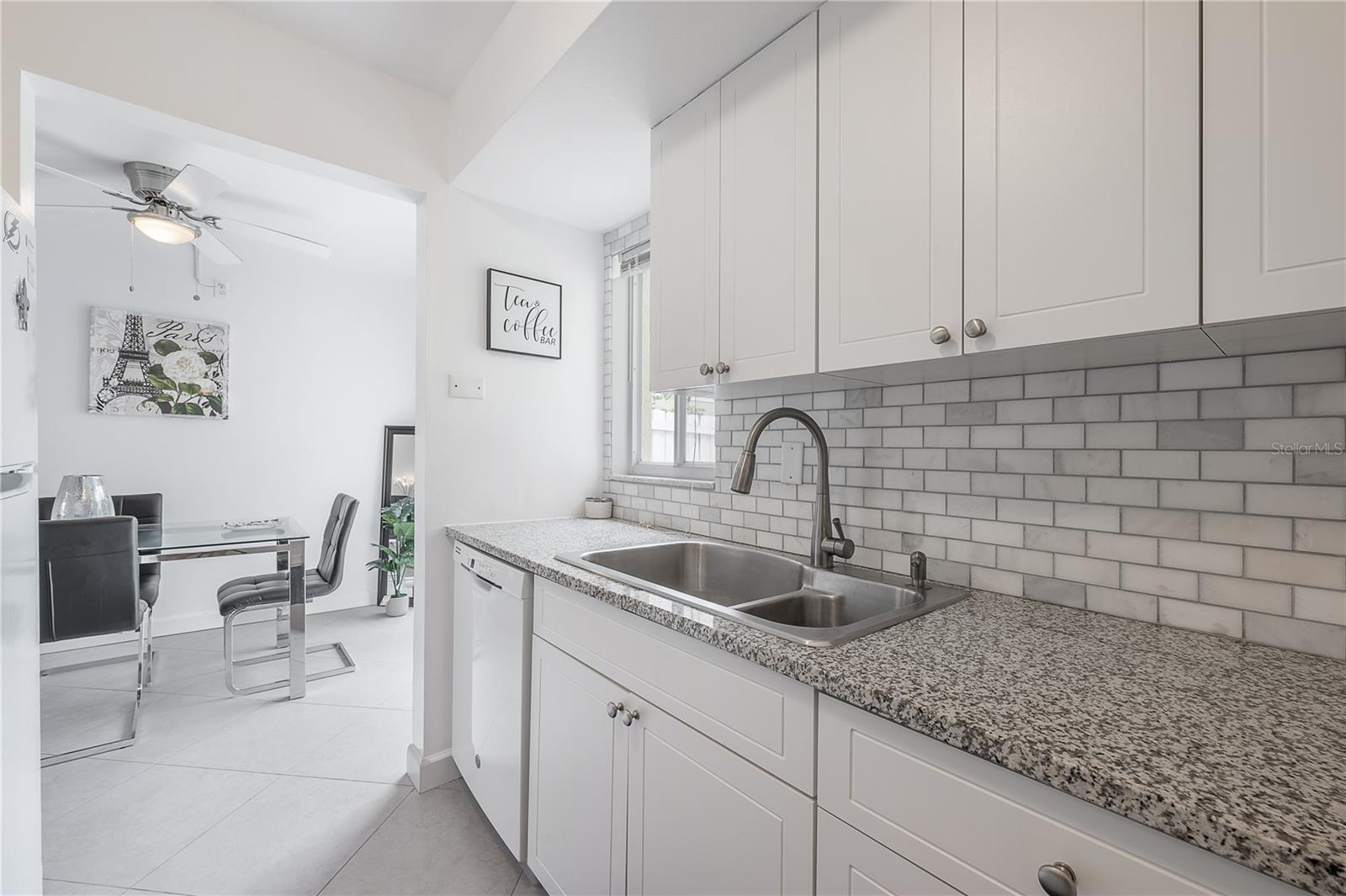 Image 10 of 30 For 3206 Azeele Street 129