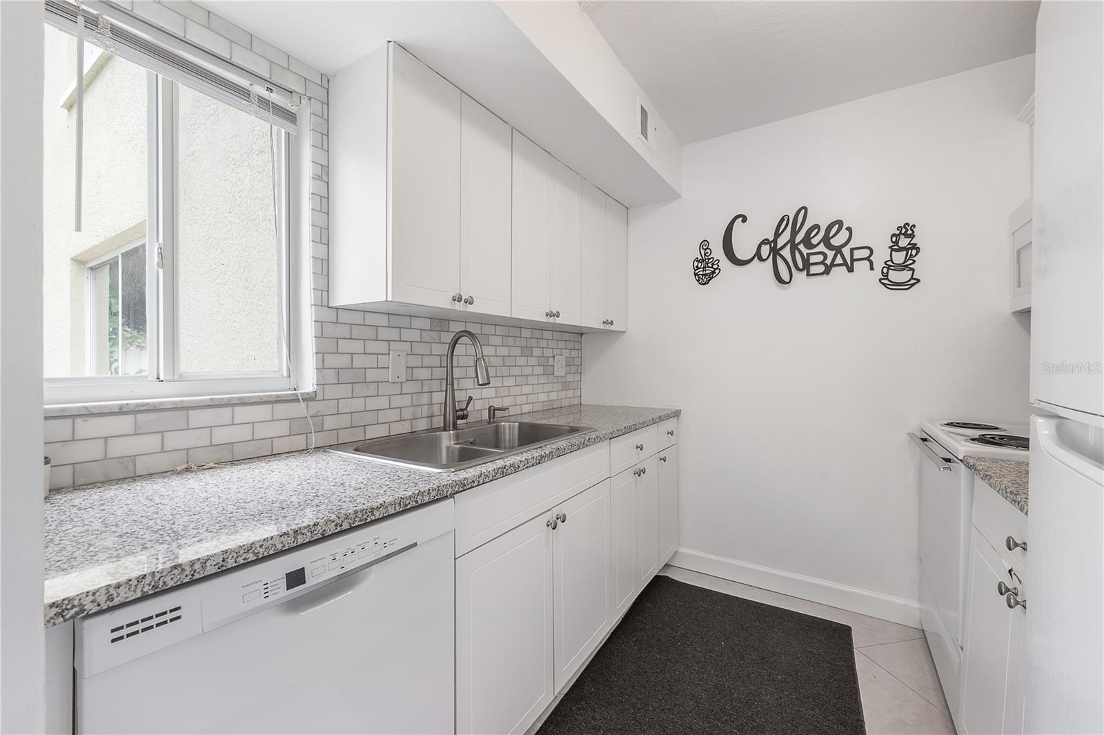 Image 11 of 30 For 3206 Azeele Street 129