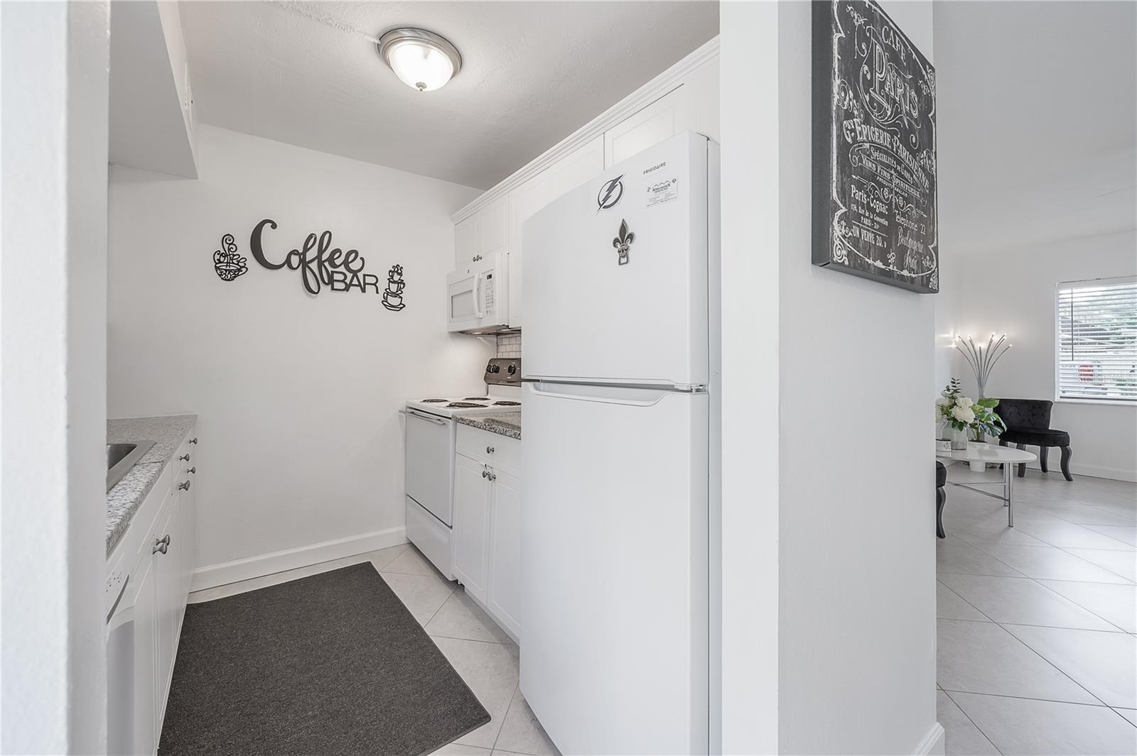 Image 13 of 30 For 3206 Azeele Street 129