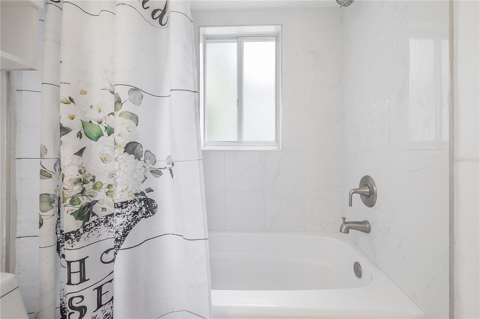 Image 19 of 30 For 3206 Azeele Street 129