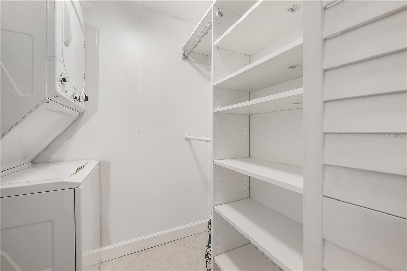 Image 21 of 30 For 3206 Azeele Street 129