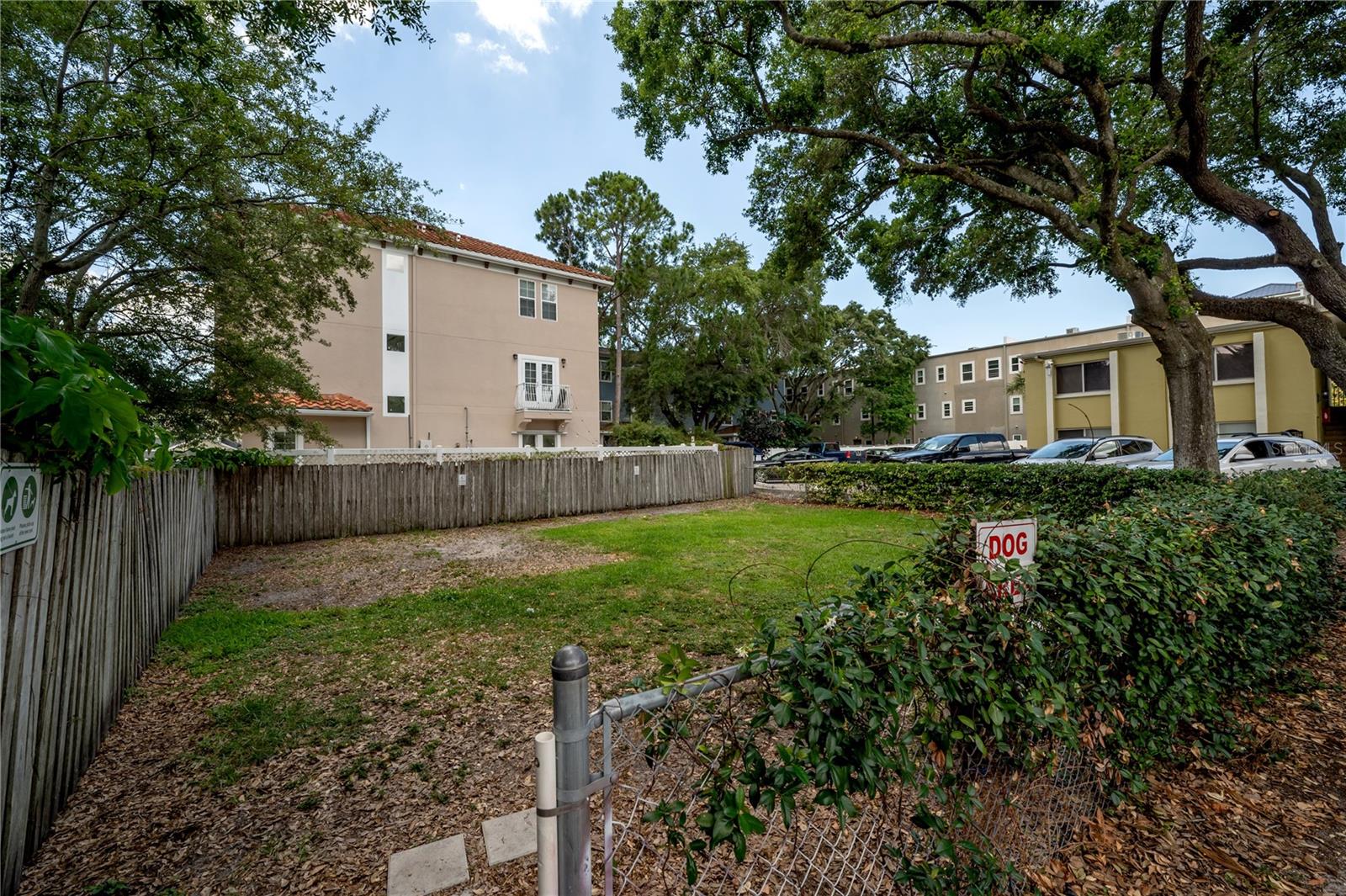 Image 26 of 30 For 3206 Azeele Street 129