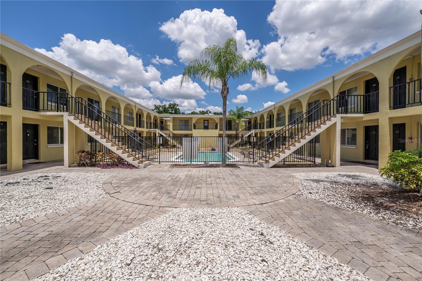 Image 29 of 30 For 3206 Azeele Street 129