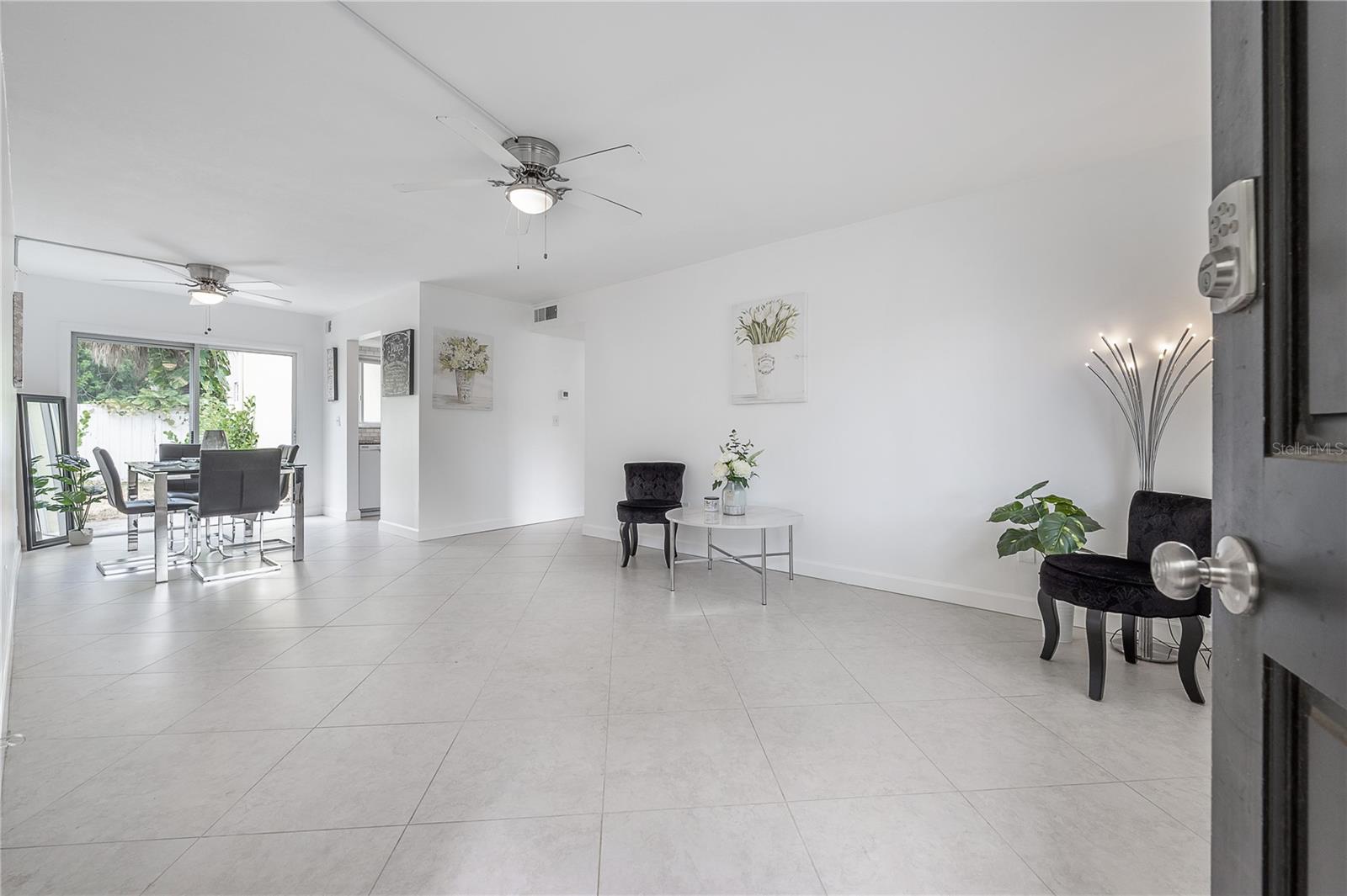 Image 4 of 30 For 3206 Azeele Street 129