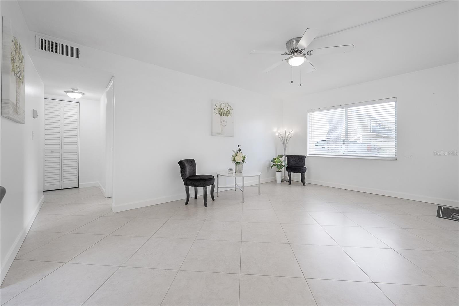 Image 6 of 30 For 3206 Azeele Street 129