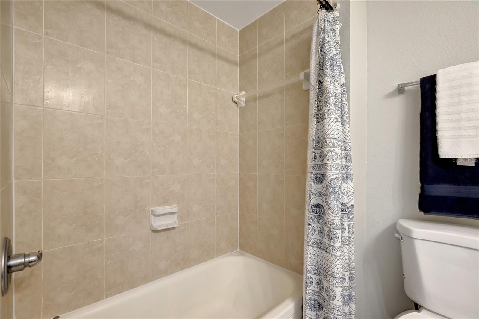 Image 20 of 39 For 406 Cedar Avenue 104