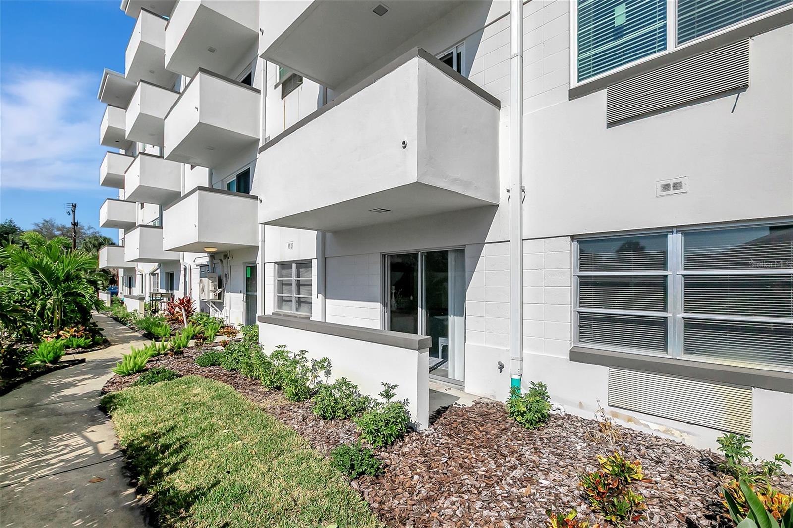 Image 30 of 39 For 406 Cedar Avenue 104