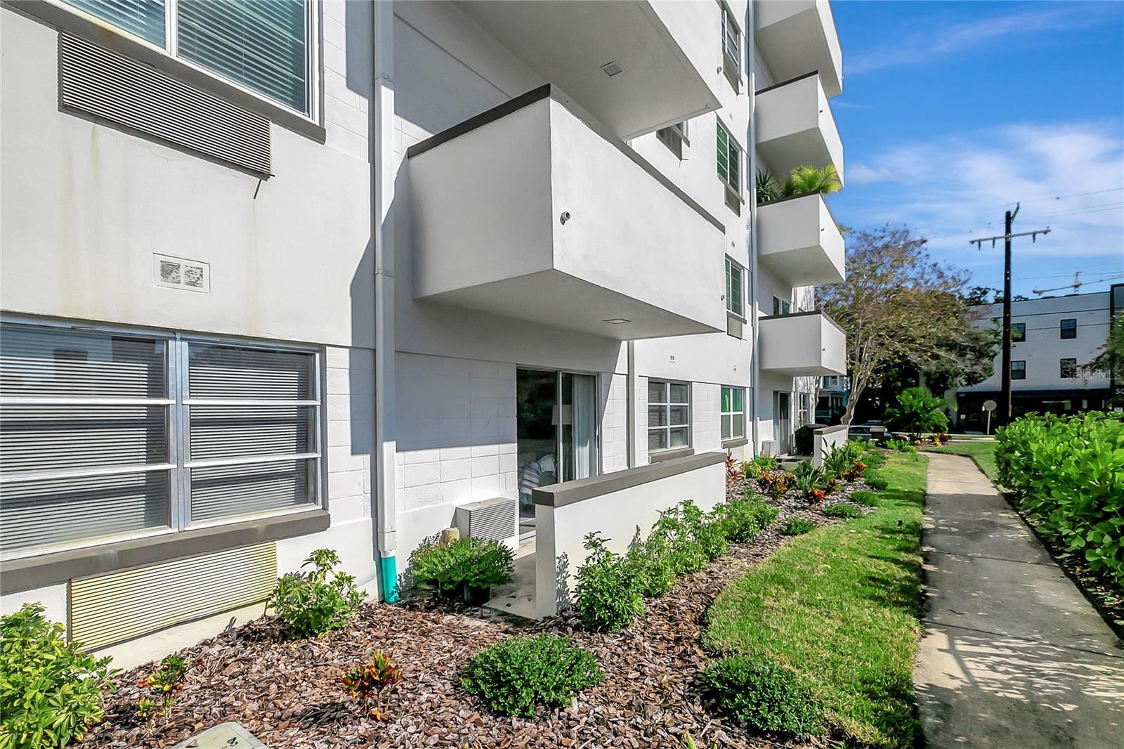 Image 31 of 39 For 406 Cedar Avenue 104