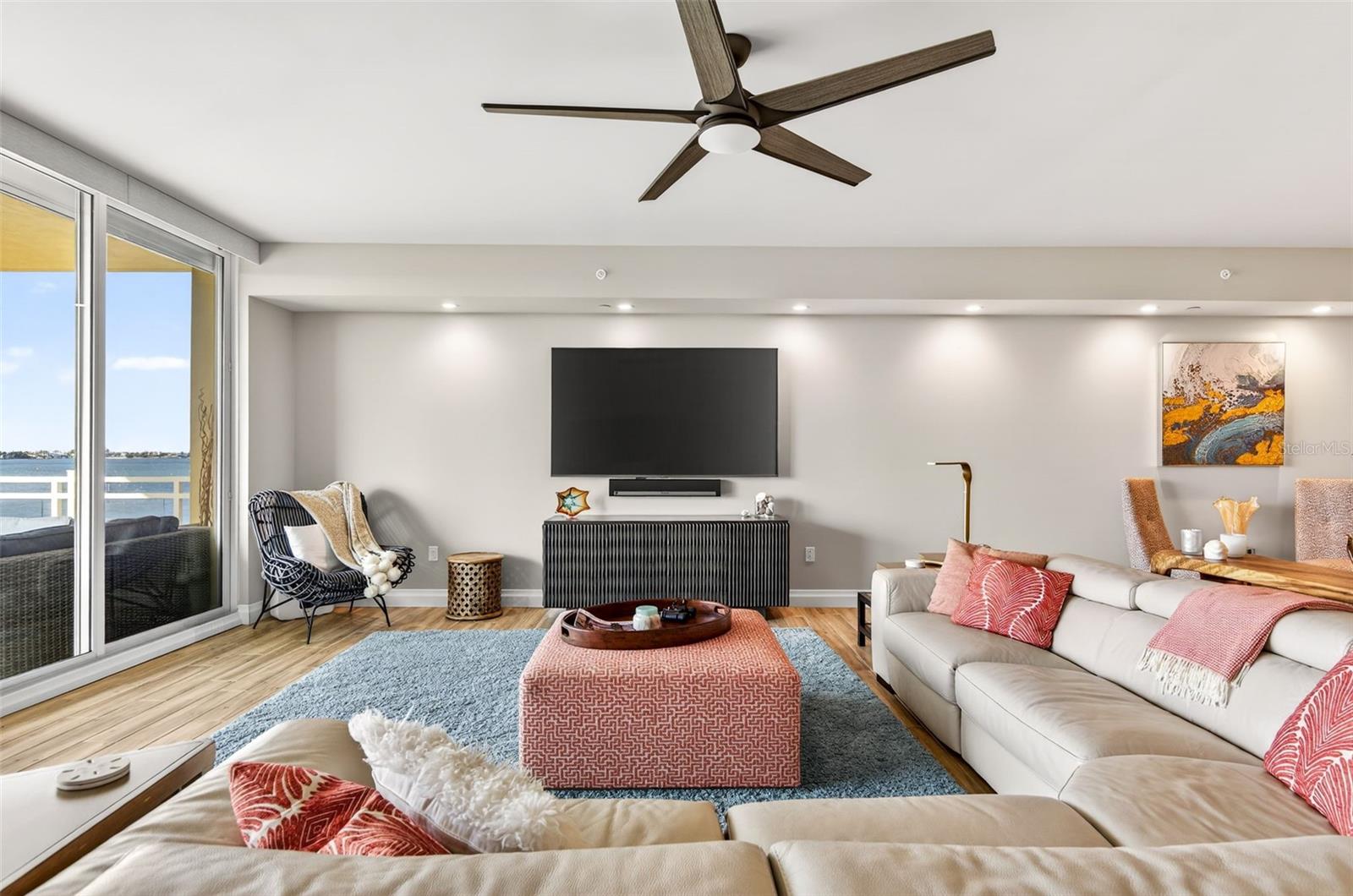 Image 23 of 99 For 800 Collany Road 304